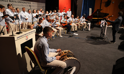 Otizmli koro, farkındalık yaratmak için şehir şehir gezerek konser veriyor