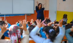 Öğretmenden engelli veli için mahalleliye işaret dili seferberliği