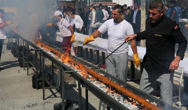 Rekor için son hazırlıklar tamamlandı: Dünyanın en uzun kebabı için hazırız