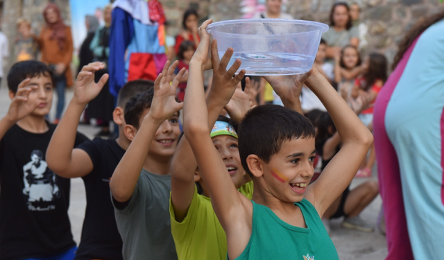 15 mahallede 15 bin çocuk sokak oyunlarında buluştu