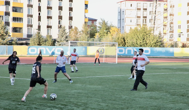 Ağrı’nın tek kadın futbol takımı, kız çocukları için yeşil sahada mücadele verdi