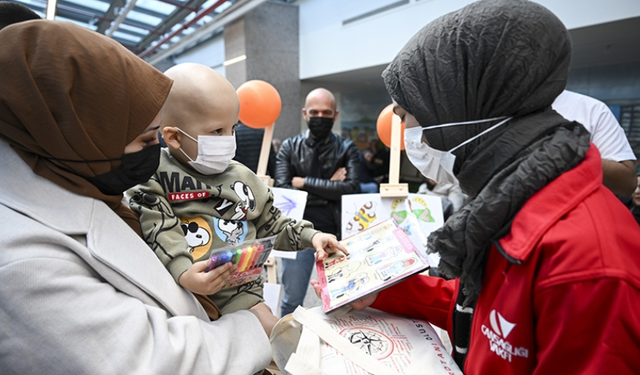 Cansağlığı Vakfı’ndan lösemili çocuklara moral ziyareti