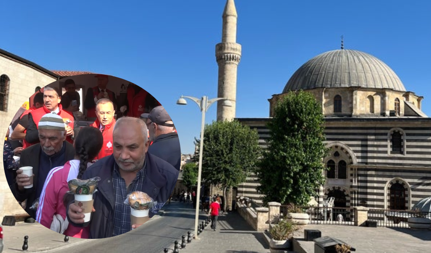 Tarihi Alaüddevle Cami cemaatine sıcak çorba ikramı