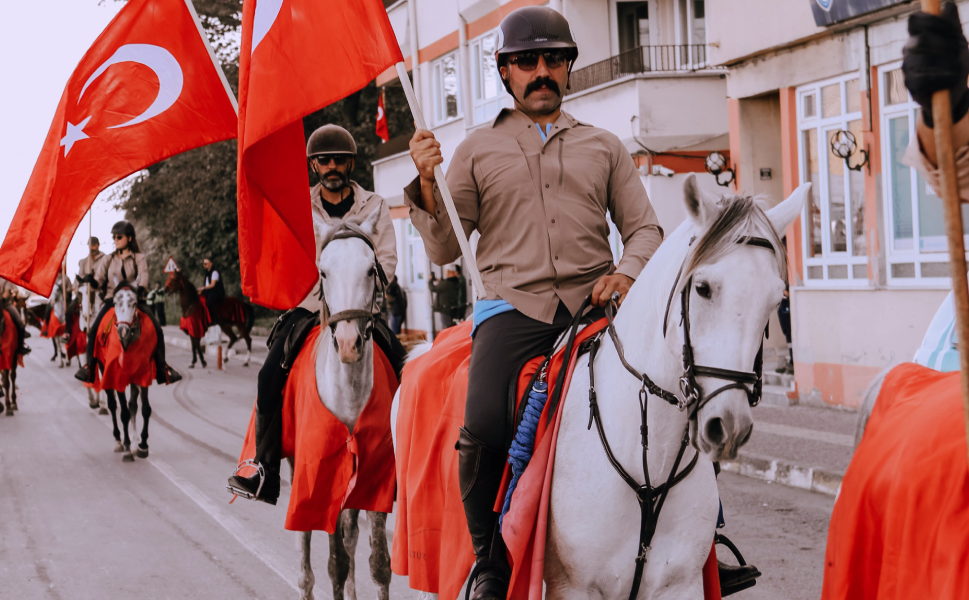 Cumhuriyetin 101'Inci Yıldönümünde Atlarla İstiklal Yolunu Geçecekler (1)